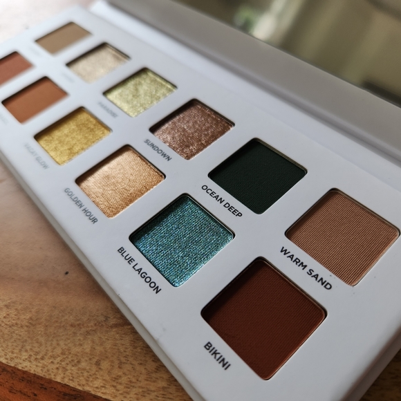 Beachside Babe Eyeshadow Palette ICONIC LONDON - Picture 4 of 9